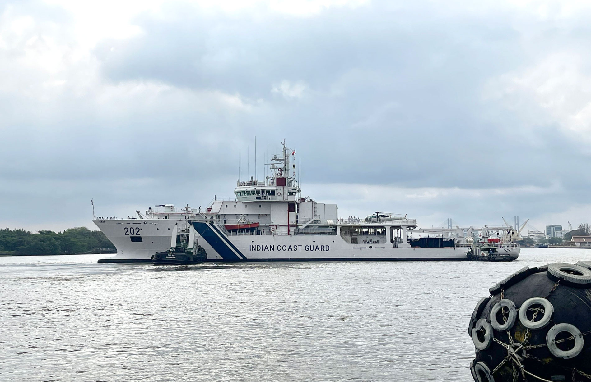 Tàu Lực lượng Bảo vệ bờ biển Ấn Độ đến thăm Thành phố Hồ Chí Minh
